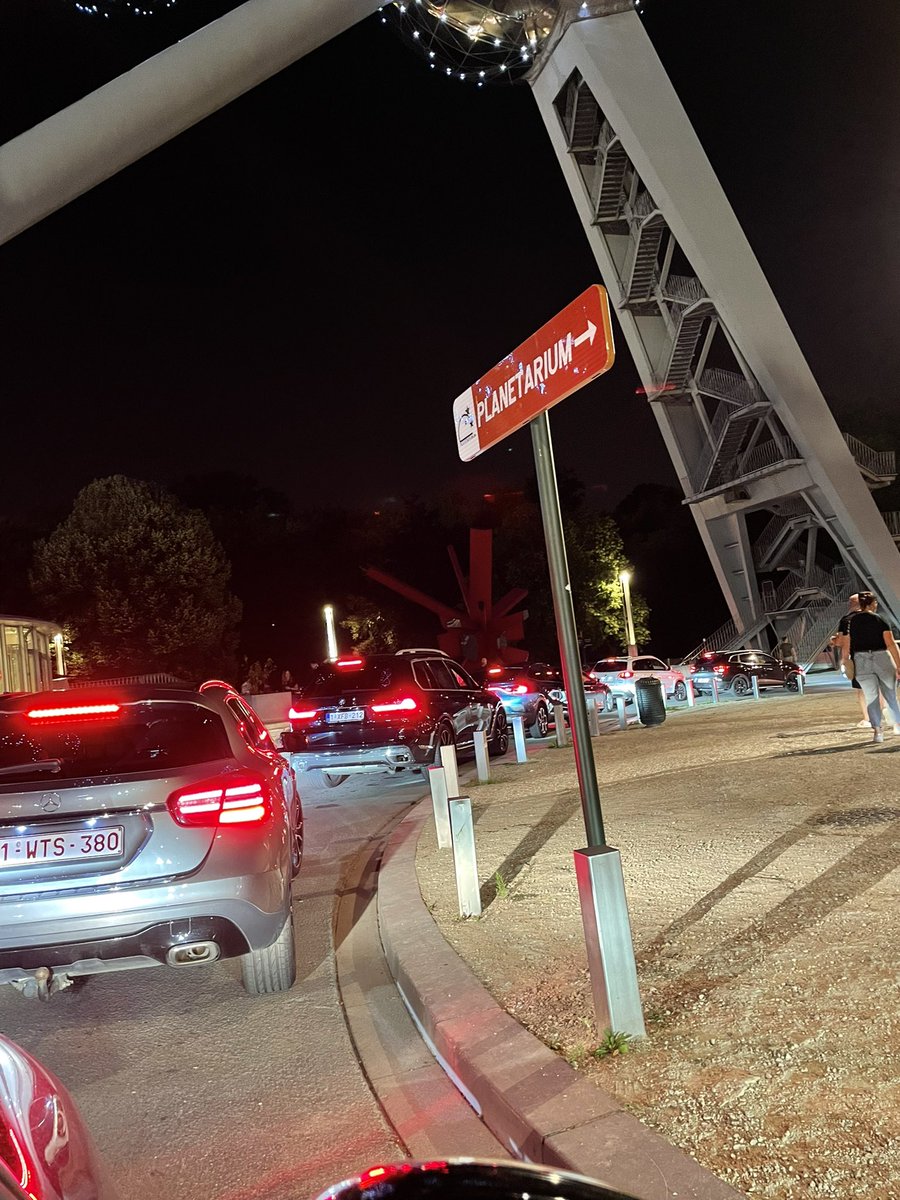 Fdeboom's tweet image. Sorti hier de Tomorrowland, 600k personnes, pas un bouchon. Sorti ce soir du Heyzel, deja 1h de file… et on est tjs au point de depart… organisation de bxl 🤢