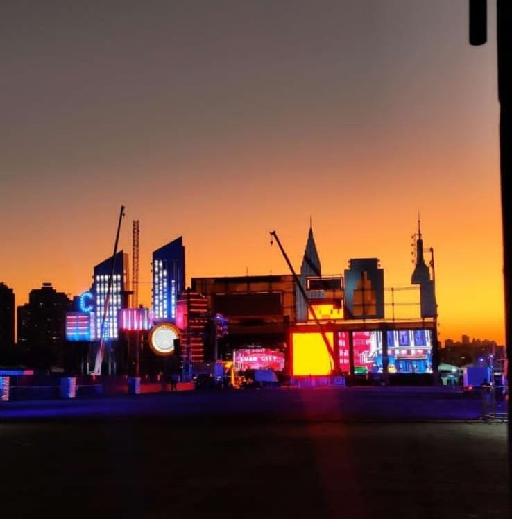 ruivadols's tweet photo. E o tanto que esse palco ficou LINDO no pôr do sol ❤️ https://t.co/9zxJ1QotrN