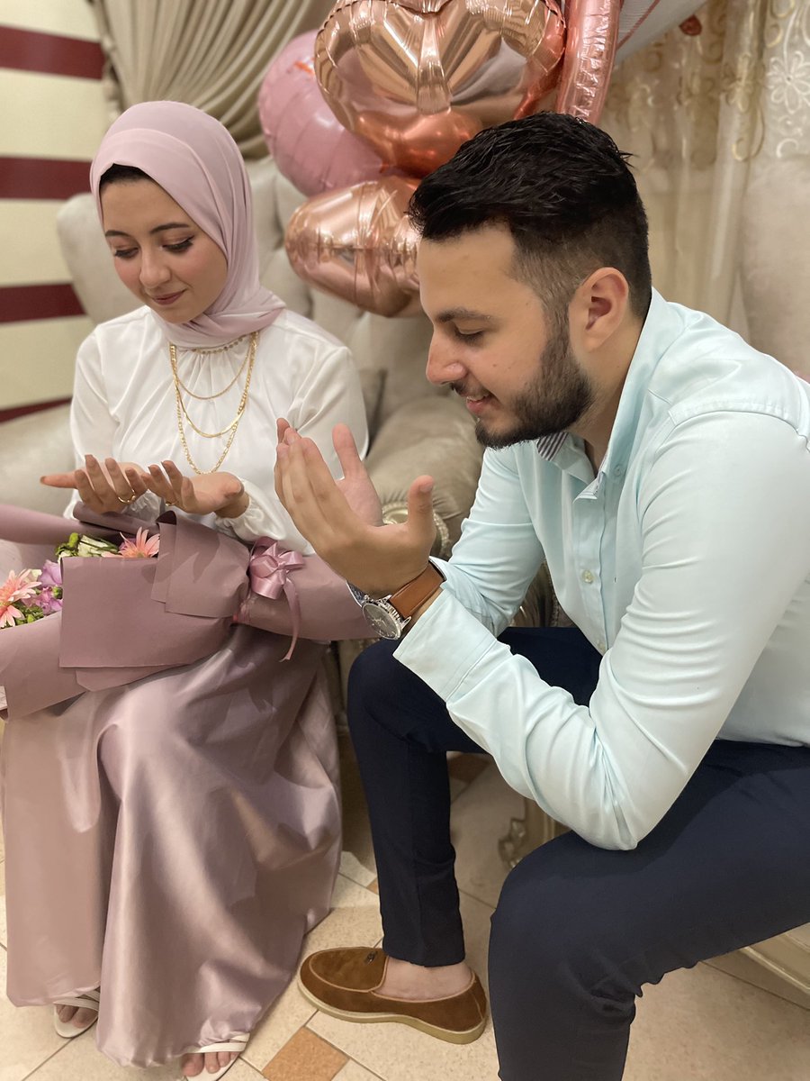Aya69409041's tweet photo. الحمدلله اللي تتم بنعمته الصالحات❤️💍
بعد ٩ سنين اخيرا😂❤️❤️❤️❤️❤️❤️ https://t.co/70av2Bba2C