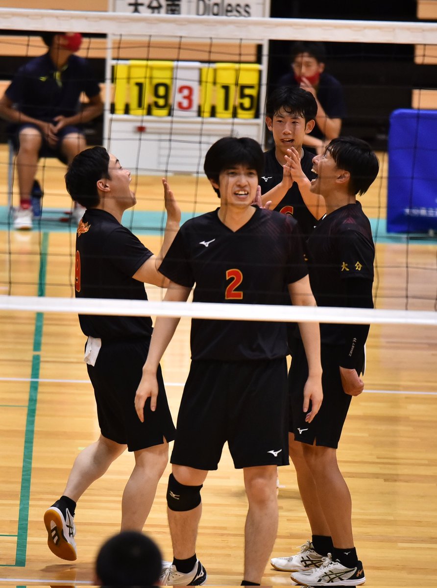 riccoVB_photo's tweet photo. 最年長の救済措置で入った太田くん
矢野くんと謎のテンション😆
#Digless
#九州共立大
#天皇杯 #大分県予選
2022.07.18 https://t.co/Ye1IS2zLix