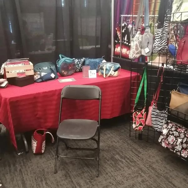 cindershad0w's tweet photo. The Makers Market At #kdays Is Not Getting Traffic. Seek this out there is 10+ Makers In this area not being noticed
These Are Hand Made Bags and Purses by Rock The Beat Bags
Help #yeg #localyeg
@crashandmars @1023nowradio
@ctvedmonton @GlobalEdmonton https://t.co/RNIhojqMAc