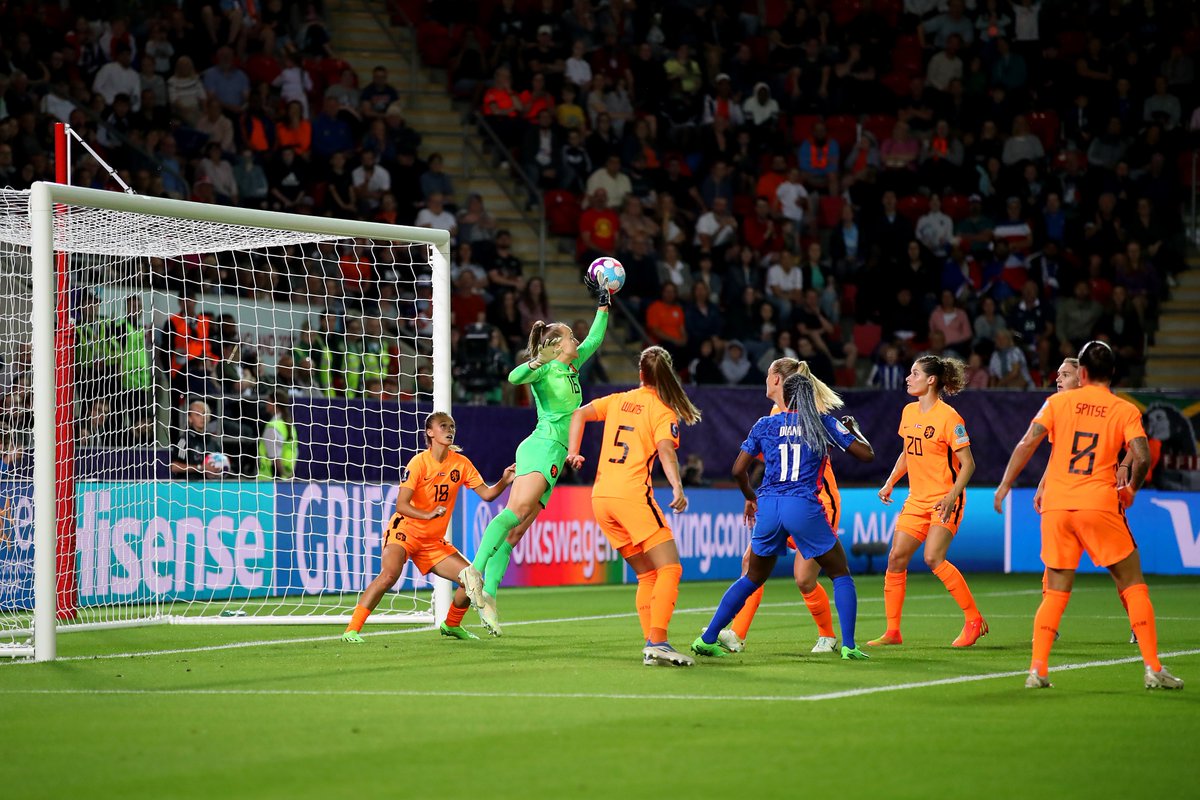 WEURO's tweet photo. 🙌 @DomselaarDaphne appreciation post 🙌

🧤 Just some of the saves she made tonight...

 #WEURO2022 | #NED https://t.co/XIaaP0ZaPb
