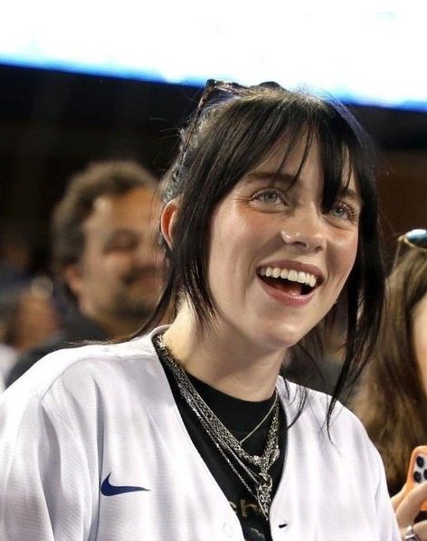 safseilish's tweet photo. my happiness, billie eilish. https://t.co/gqTHZS2mSJ