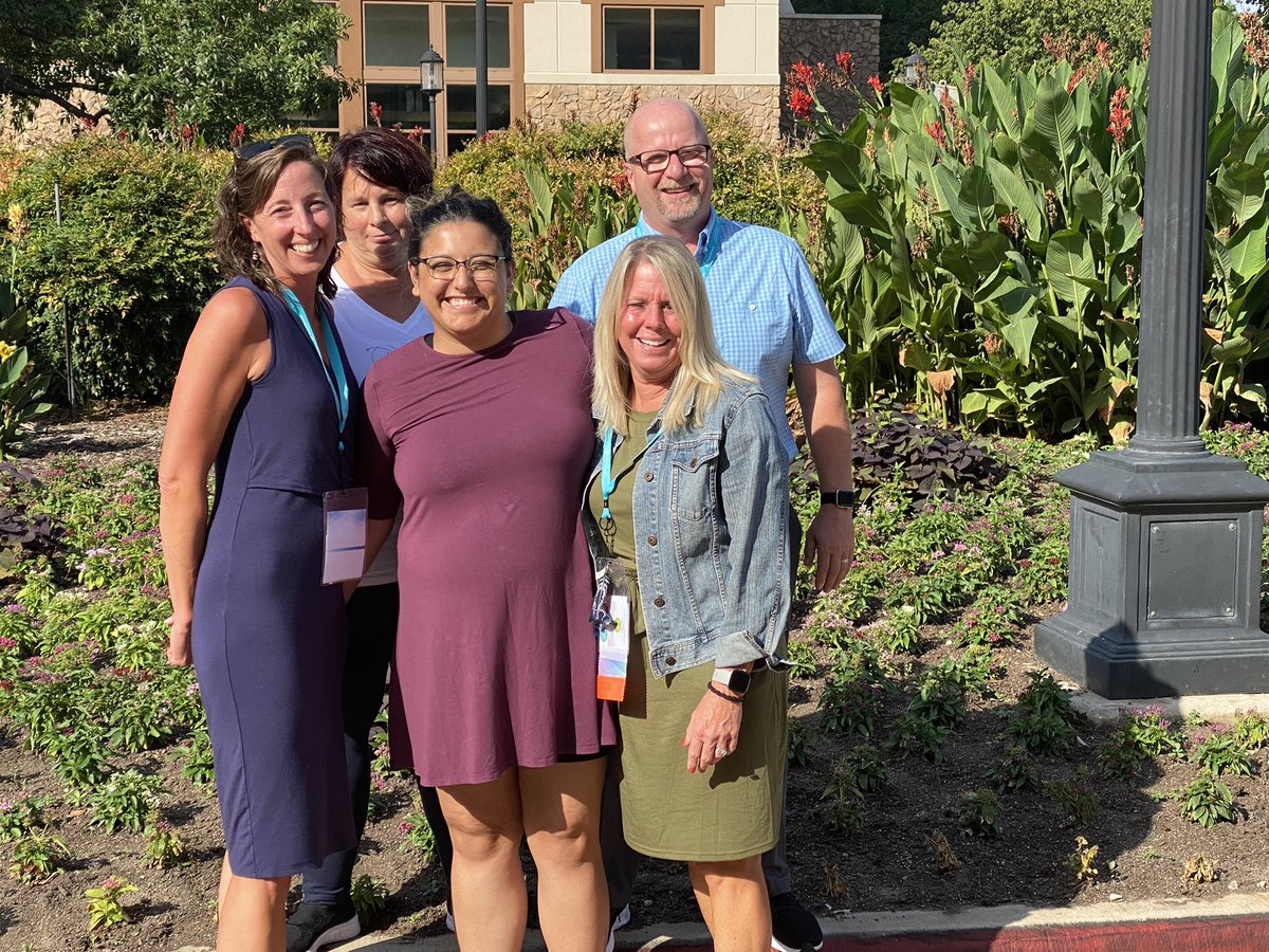 Timothy04328157's tweet photo. Attended the SREB conference in Dallas with this great group from NHS. A great experience. https://t.co/PiO6MB34rl
