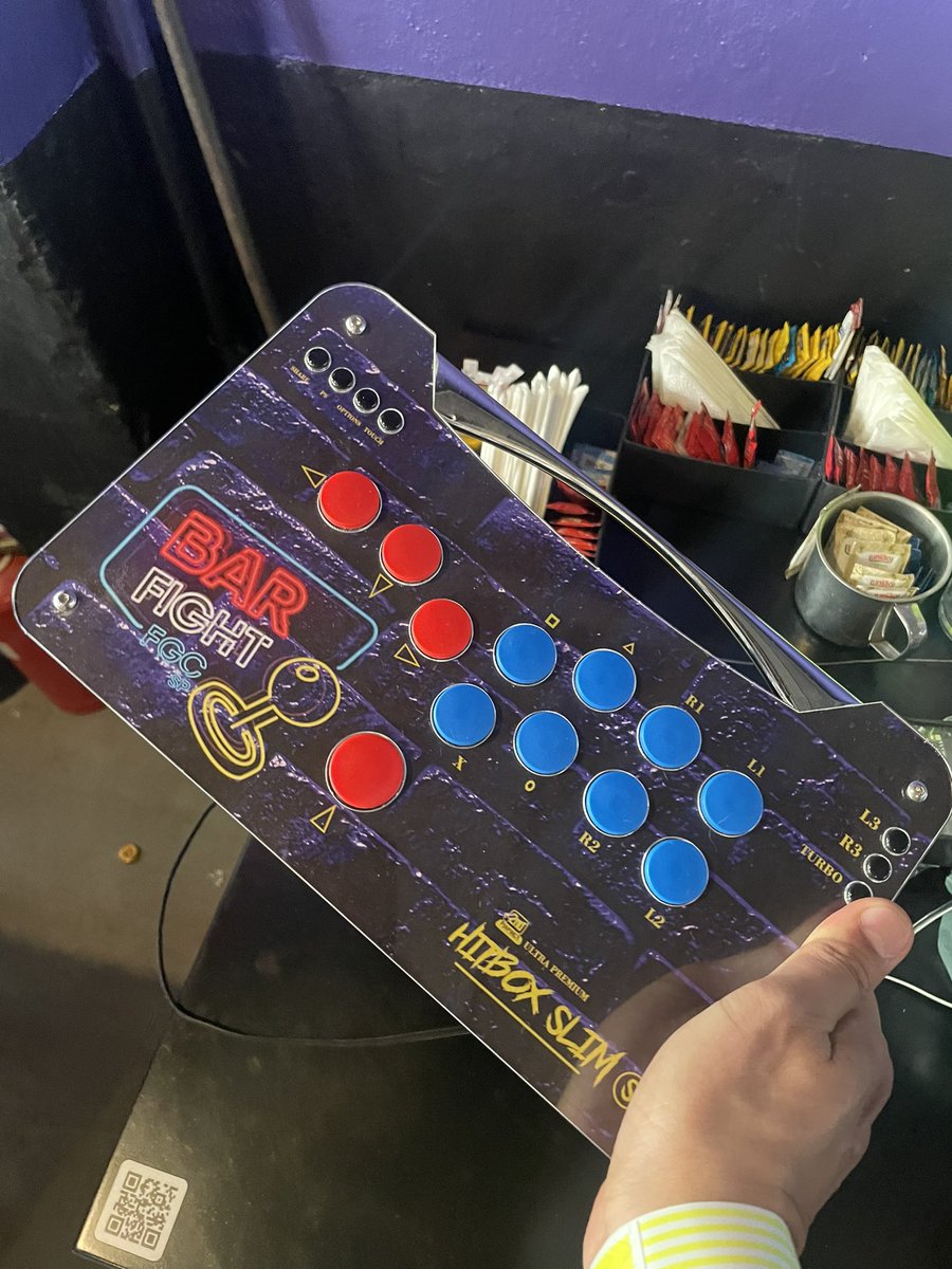 SteelSeriesBRA's tweet photo. BAR FIGHT V:  FINAL
Encerrando a Season 1 com grand finalle no ESPORT ESCOLAR 2022 na Praia Grande, Agosto

#barfight
#fgc_sp
#streetfighter
#brockbar
#fightinggames
#steelseries
#steelseriesbra
#kontrolfreek
#kontrolfreekbra
#BenQMonitor
#roxxenergy
#maxracer
#2nd_impactoficial https://t.co/JSkpaV3lra