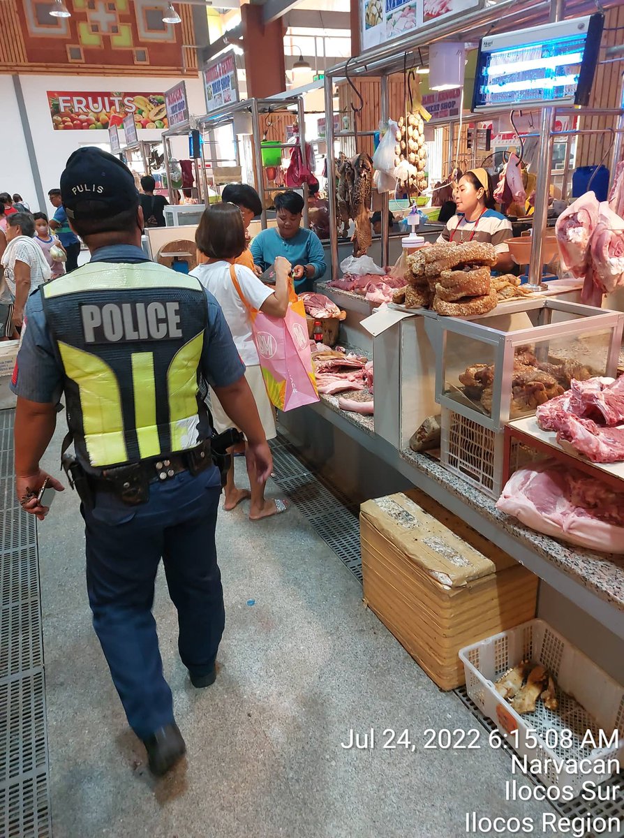 July 24, 2022-personnel of Narvacan MPS conducted foot patrolling inside the vicinity of Narvacan Farmers Market during the Sunday Market and reiterated to the vendors and market goers re: observance of MHSP against covid19.<a href="/pro1officialtw/">@pro1officialtw</a> <a href="/isurppo/">ILOCOS SUR PPO</a> <a href="/dpcrpublicinfo/">PNP DPCR PID</a>