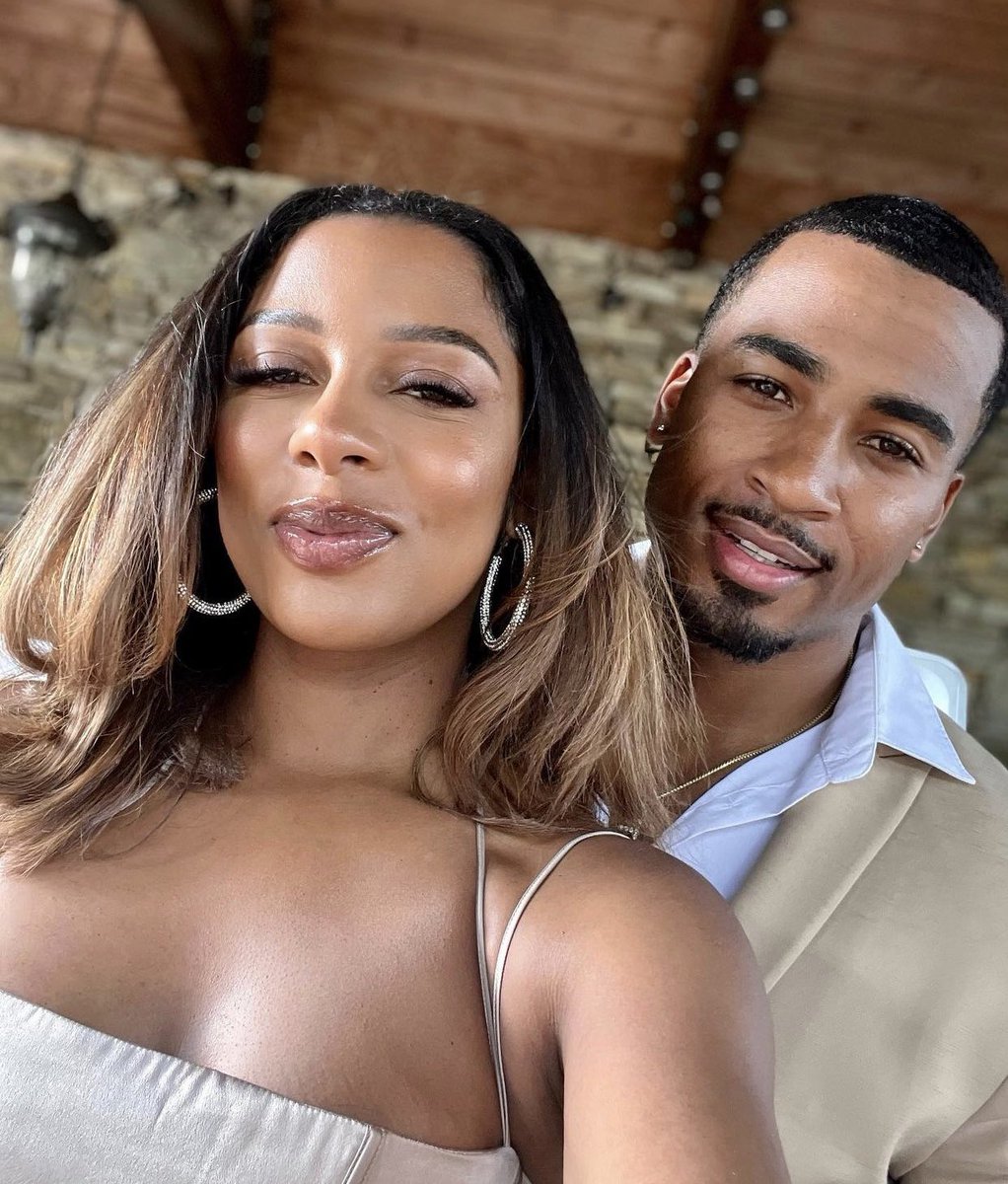 mefeater's tweet photo. .@VictoriaMonet and John Gaines are the finest couple 💕 https://t.co/SVuRh57d03