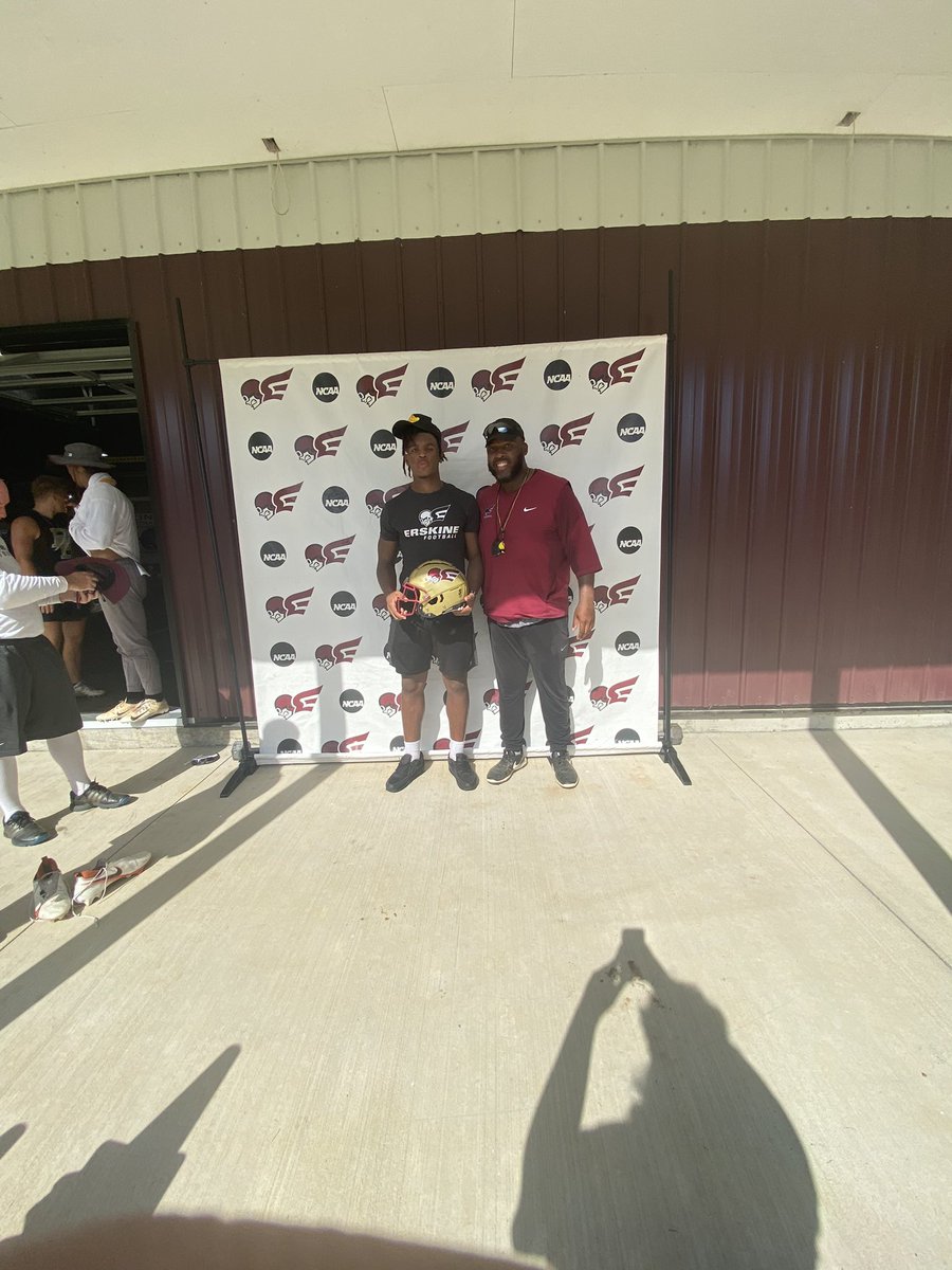 Another blessing this year✝️ #AGTG <a href="/DunbarFootball/">Sam Brown</a> <a href="/NeilHarrell97/">Coach Neil</a> <a href="/drewengels/">Drew Engels</a>