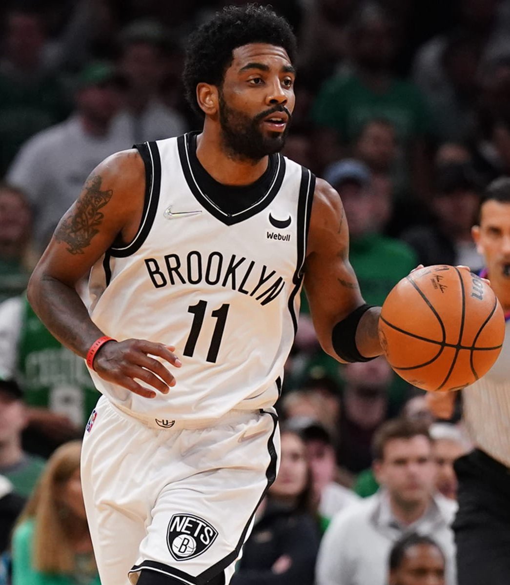 LegionHoops's tweet photo. REPORT: The Lakers will not make a deal for Eric Gordon or Buddy Hield until they are absolutely certain that a Kyrie trade will not happen. 

(via @mcten) https://t.co/iThSJAq1tv