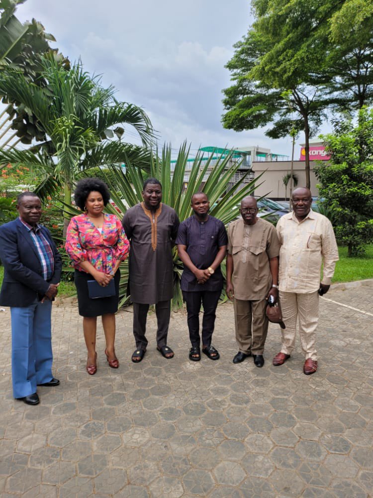 OshodiIsoloCon2's tweet photo. Hon. Ladi Ajomale the @OfficialAPCNg  Candidate to Represent Oshodi-Isolo Constituency II at the Lagos State House of Assembly in the forthcoming general election held a meeting with other Aspirants who contested In the recent primary election. Some joined on phone. 
#Ladi2023 https://t.co/R6IDf4ttNb