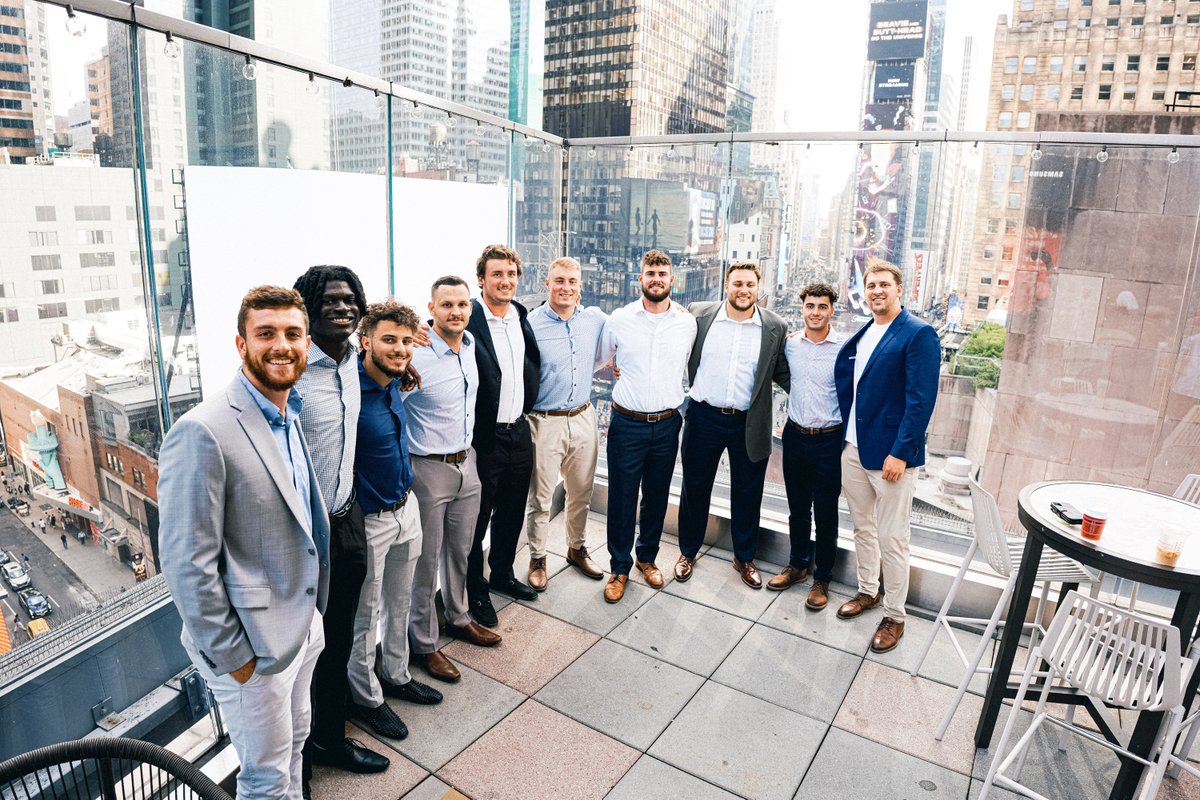 PennStateFball's tweet photo. The guys hit the road to the Big 🍎 to network &amp; visit some top offices &amp; firms📍🏙️ #WeAre #FifthQuarter https://t.co/X4tAUJwoMz