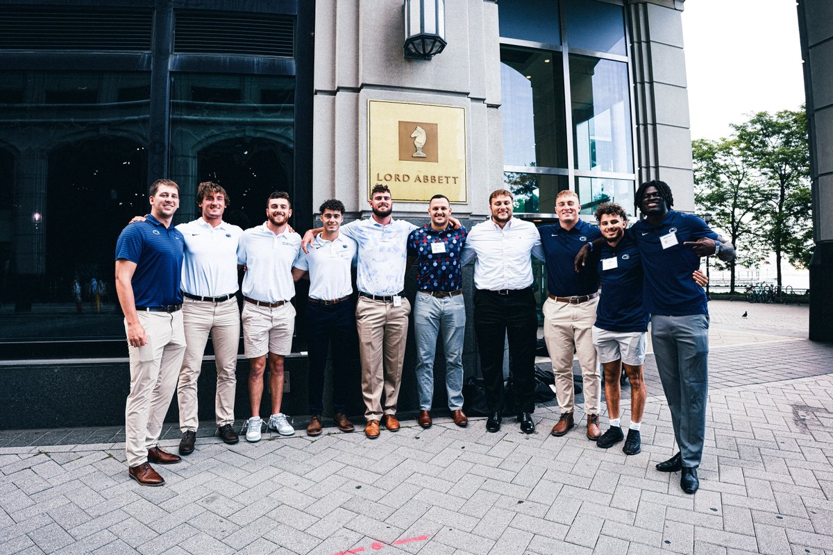 PennStateFball's tweet photo. The guys hit the road to the Big 🍎 to network &amp; visit some top offices &amp; firms📍🏙️ #WeAre #FifthQuarter https://t.co/X4tAUJwoMz