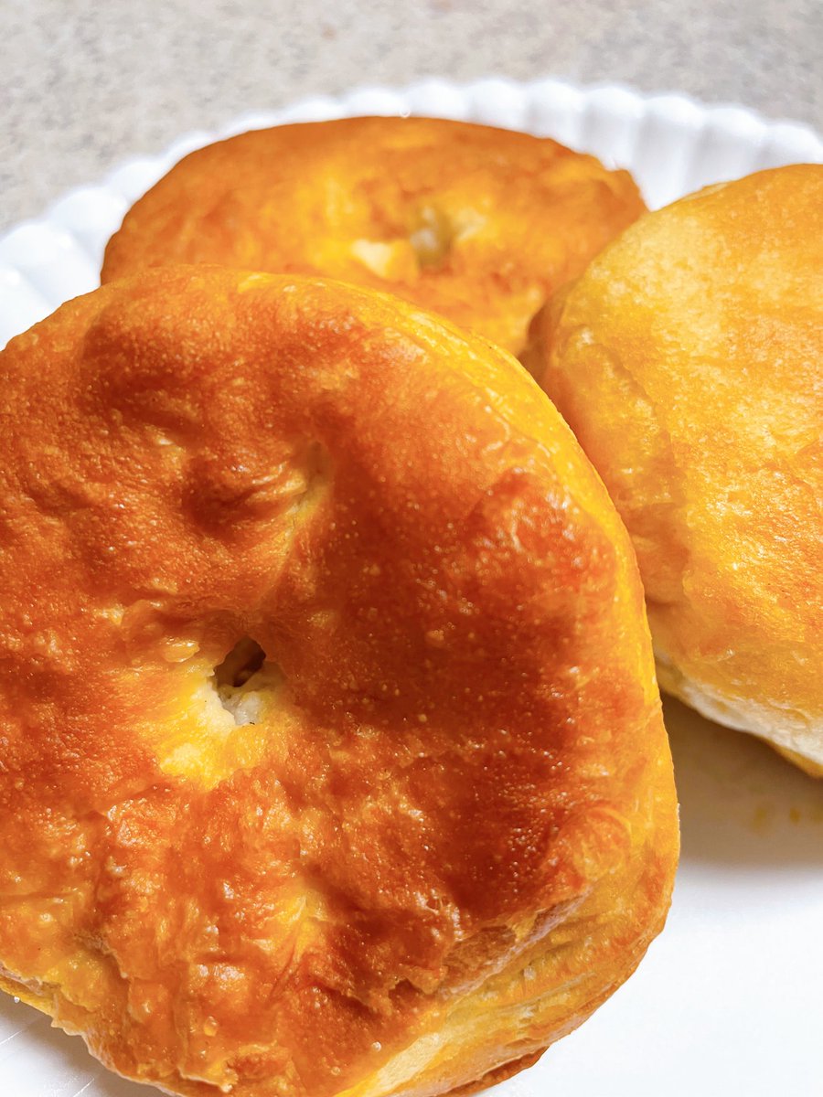 LisaFranceCNN's tweet photo. When your attempted #donuts come out looking like bagels instead. Still delicious and w/ a sugar free glaze. #sugarfree #dessert #LisasKitchen π© π₯― π https://t.co/fWh5L5nrze