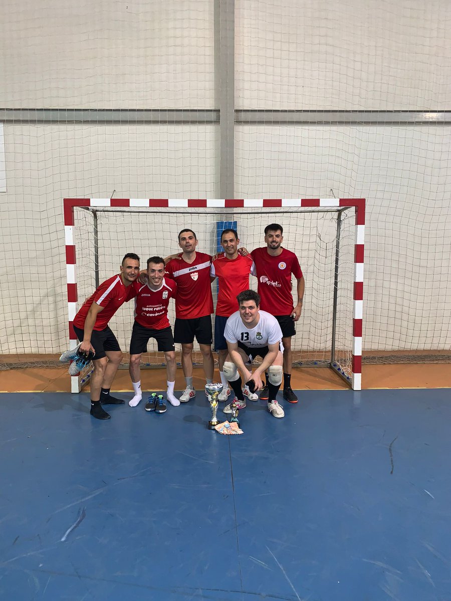 arzu_s10's tweet photo. Los viejos roqueros seguimos dando guerra!!! 🏆🔝⚽ @josselara95 @parron_jose @Eu7tobilloloco @mfern13 @marchal_4 https://t.co/6EKy4iAwnk