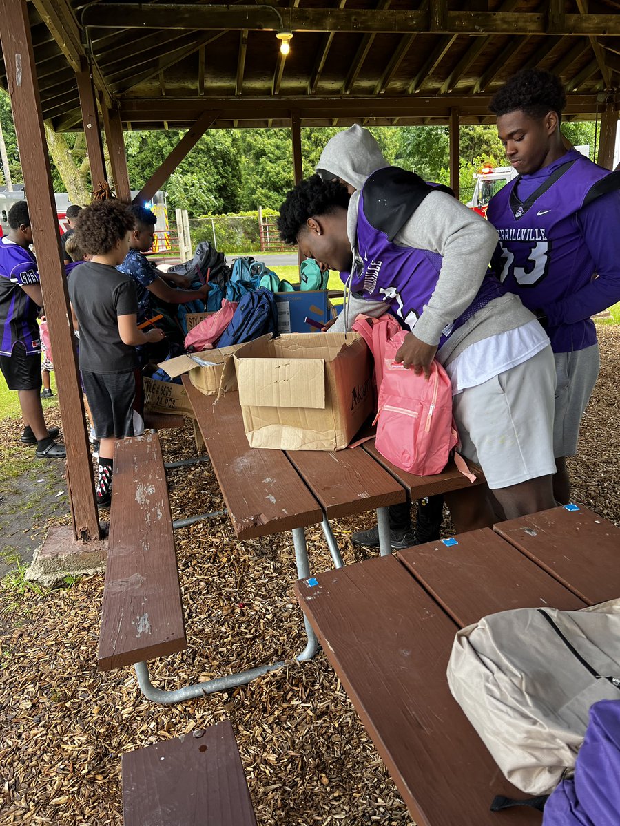 mhspiratefball's tweet photo. Appreciate @mhspiratefball players @PhillipRoche4 @_JeremiahR05 @MorrisSmoot1 @AdonisRodgers1 and coaches @CoachPatWinters @A_C_105 @bwest7 and @CoachSeiss for coming out today to help with Merrillville Pop Warner handing out book bags and school supplies! https://t.co/N274bryY1l
