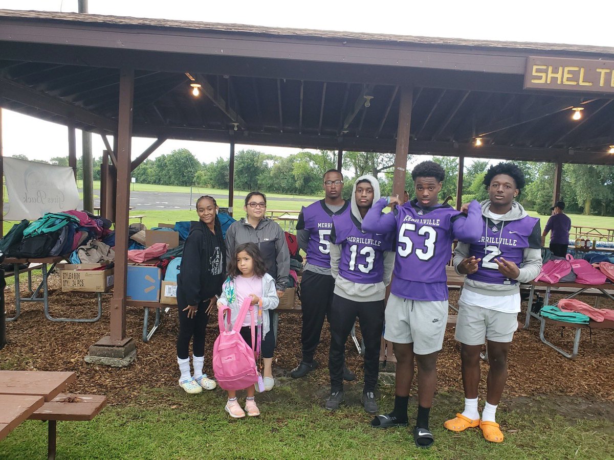 mhspiratefball's tweet photo. Appreciate @mhspiratefball players @PhillipRoche4 @_JeremiahR05 @MorrisSmoot1 @AdonisRodgers1 and coaches @CoachPatWinters @A_C_105 @bwest7 and @CoachSeiss for coming out today to help with Merrillville Pop Warner handing out book bags and school supplies! https://t.co/N274bryY1l
