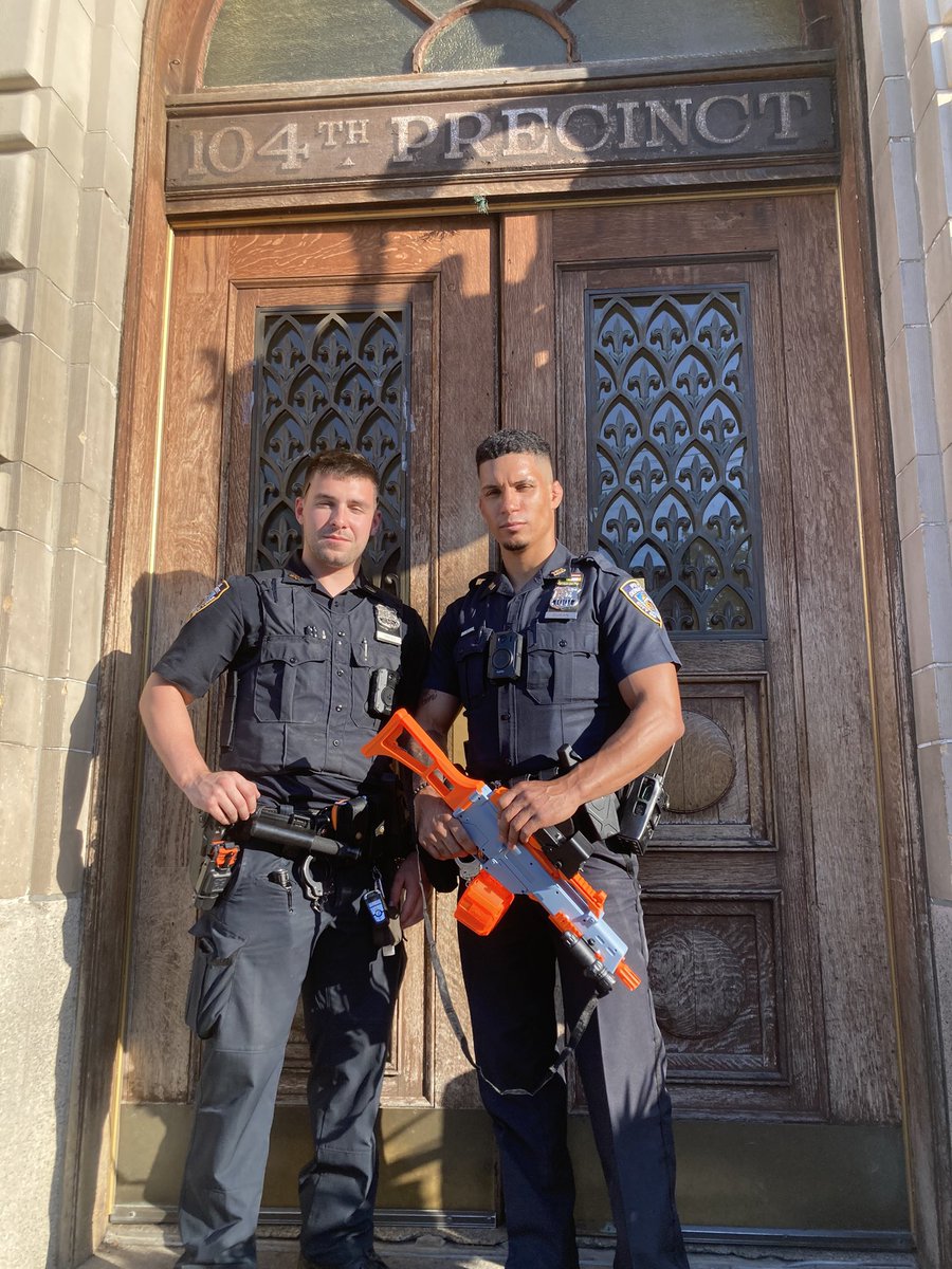 🚨🚨No, it’s not a toy gun! Your elite 104 Precinct Public Safety Officers confiscated this illegal Orbeez air rifle, capable of causing serious injury akin to a BB gun.🚨🚨
@NYCMayor @NYPDnews @NYPDChiefPatrol @NYPDChiefOfDept