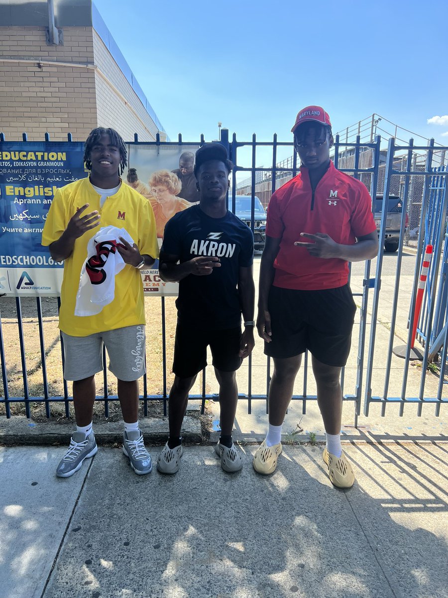 JLRealest's tweet photo. Beautiful things happening in Canarsie Brooklyn. Big Congrats and salute to @Tayvon1Nelson @dillanfontus1 and @JeanLouisIII1 on their college commitments. This Class of 2023 is DIFFERENT! More to come at @CanarsieWPFB. https://t.co/ayYk0XuuKZ