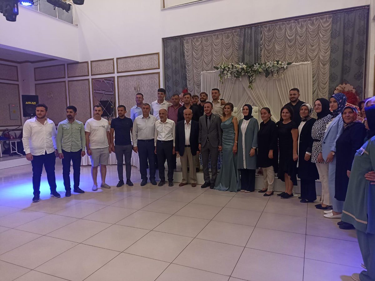 Gençlik Kolları Başkanımız OğuzCan Yücel ve Filiz Büşra Ercan kardeşimizin nişan merasimine İl Kadın Kolları Başkanımız Remziye Eda Özvin,İlçe Koordinatörlerimiz ve Kadın Kolları yönetim üyelerimiz ile birlikte katıldık.
Çiftimize hayırlı uğurlu olsun diyor mutluluklar diliyorum.