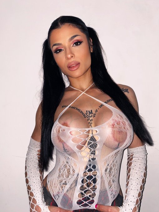 RT to make me moan 😝❤️🤍  https://t.co/Wg4s5UI9ft https://t.co/vpqMU0Tr23<a href="/tag/mvstar"class="tags"><span>#mvstar</span></a><a href="/tag/mvpromo"class="tags"><span>#mvpromo</span></a>