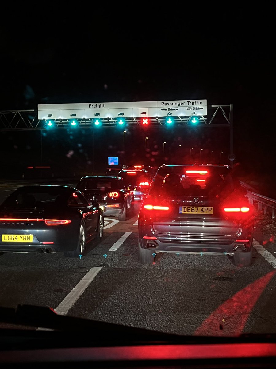 We left our campsite IN FOLKESTONE at 9am. Fifteen hours later we have (almost) arrived at the tunnel. Unfortunately our train left twelve hours ago . . . Do we win?!?? 😵‍💫🔫 
#travelchaos #m20 #folkestone #eurotunnel #letunnel #france #delays