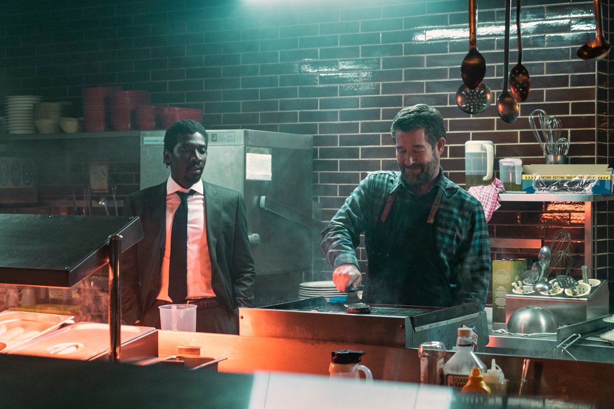 SandmanNews's tweet photo. The people in this diner are NOT in for a good time 😱 #TheSandman https://t.co/hEqun4xn2p
