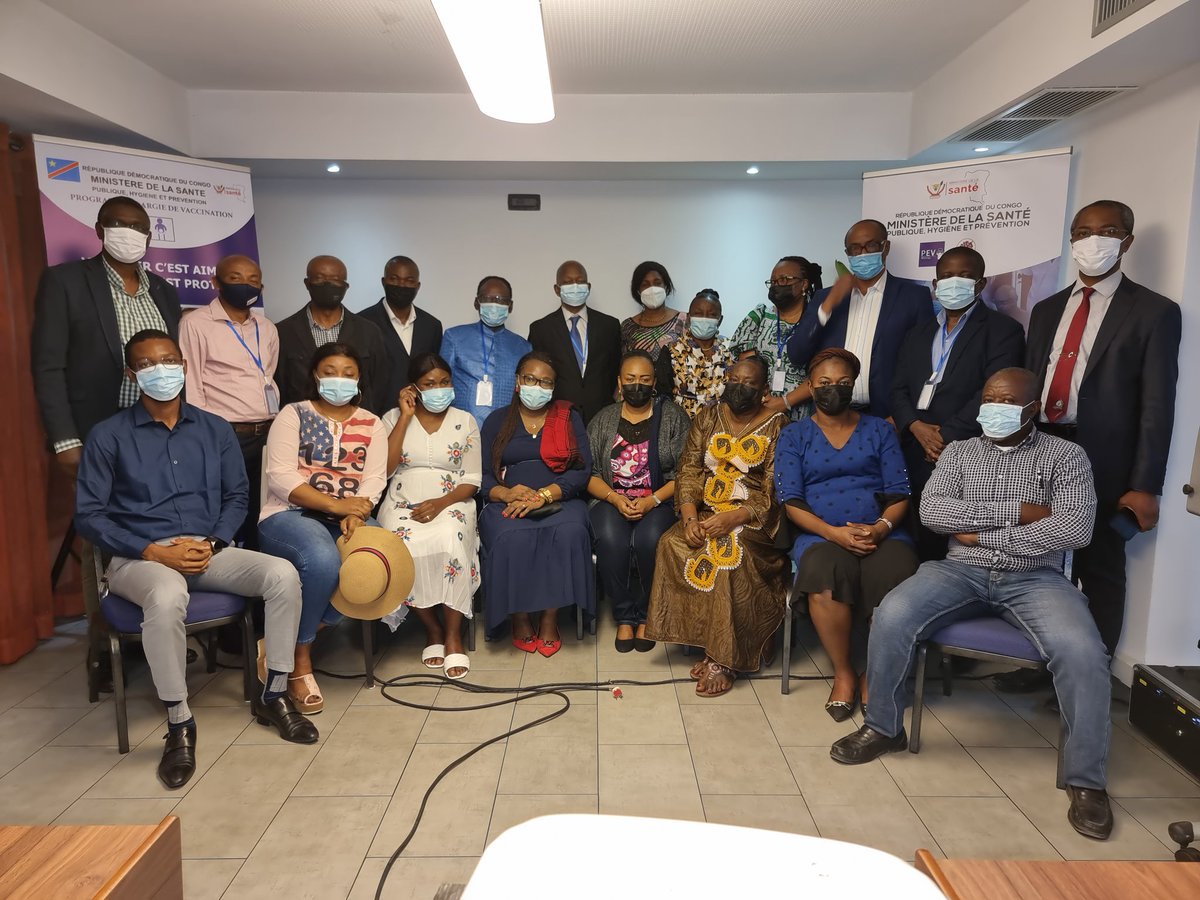 Pev_rdcongo's tweet photo. Clôture ce samedi 23 juillet 2022 à @PullmanKinshasa, de la session extraordinaire du #GTCV-RDC durant 6 jours où les éminents professeurs avaient pour objectif l'élaboration de la note d'avis et recommandations du GTCV au @SanteMinistre https://t.co/KkiCpmrR0M