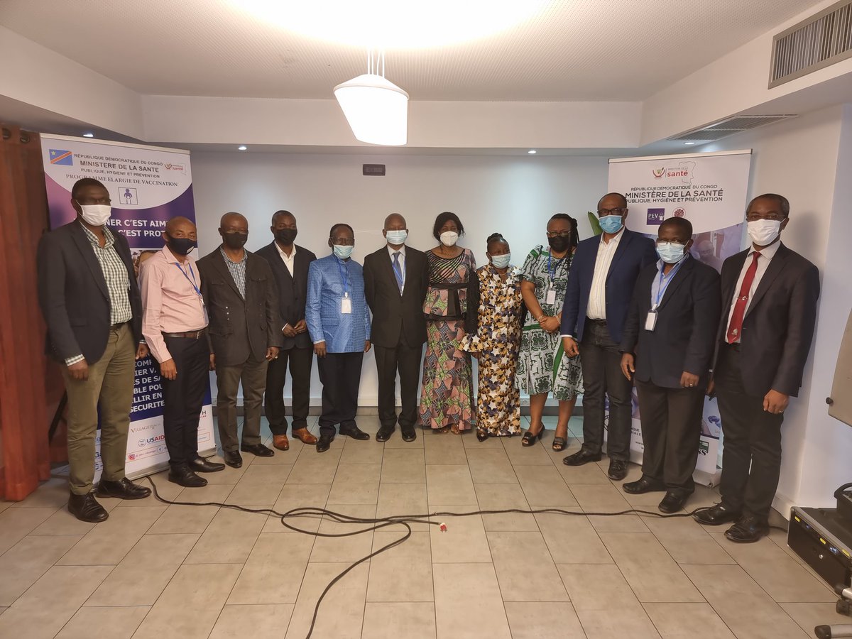 Pev_rdcongo's tweet photo. Clôture ce samedi 23 juillet 2022 à @PullmanKinshasa, de la session extraordinaire du #GTCV-RDC durant 6 jours où les éminents professeurs avaient pour objectif l'élaboration de la note d'avis et recommandations du GTCV au @SanteMinistre https://t.co/KkiCpmrR0M