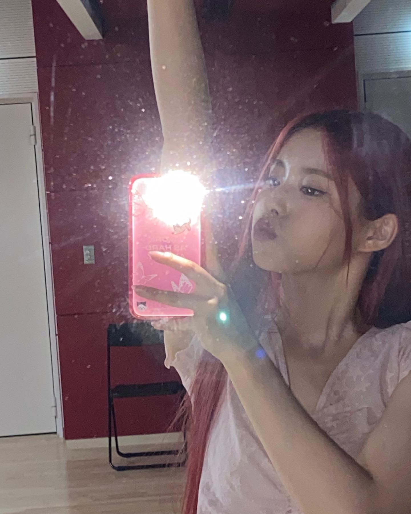 FYZ-AIzaAAAW_zI?format=jpg&name=large