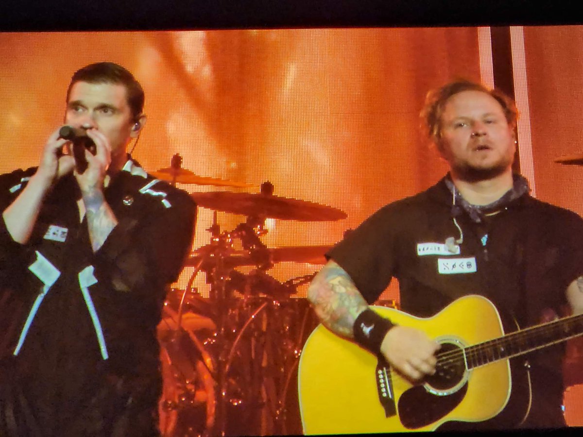 MarcelQJr's tweet photo. No mater where, no mater when, and no mater the size of the venue @Shinedown will do their verry best to blow you away🤘🤘. What an awesome night @CaesarsWindsor tonight. https://t.co/08w6FVPFk1