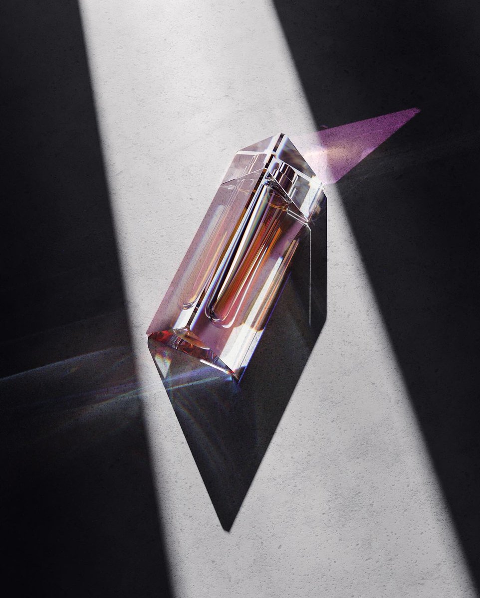 WGibbonsDesign's tweet image. I designed this prismatic perfume bottle. Sharing it here because I never learned how to use Twitter. #render #cgi #keyshot