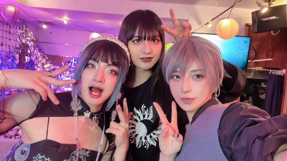 昨日はリモート飲み会ありがとうございました！！楽しすぎた！！！
ホストはるでピンドン飲めた~🍾シャンパンやドリンクなどたくさんご注文ありがとうございました！幸せでおなかいっぱい🙌🏻 https://t.co/4nWrcrNa9V