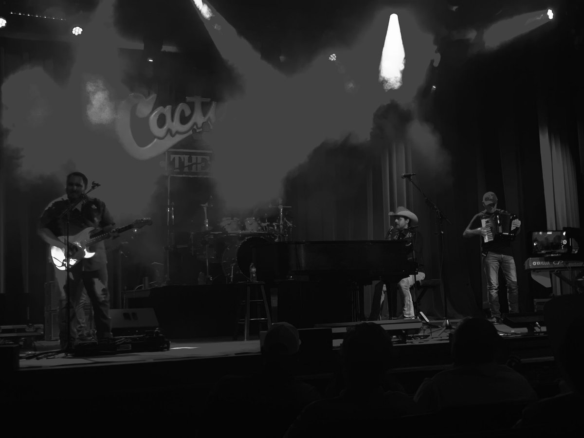 _NewSlang's tweet photo. 🤠Well, I feel right at home with the honky tonk crowd🤠

@RickTrevinoMain https://t.co/mIUAsGYMz4