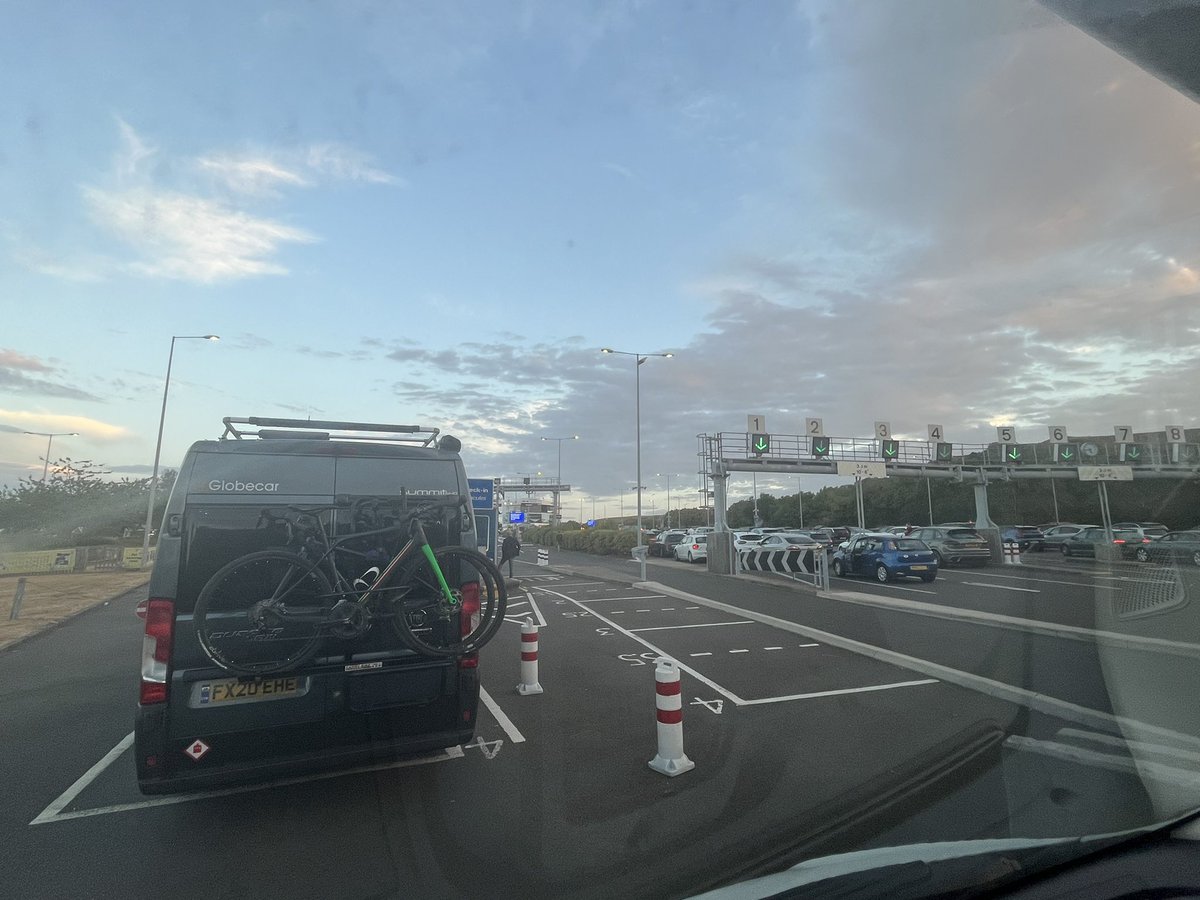The dawn of a new day 🤩
Twenty hours since we set off from Folkestone, we’re still in . . . Folkestone. 

#eurostar #letunnel #eurotunneldelays #m20 #m20delays #france #bordercontrol #travelchaos