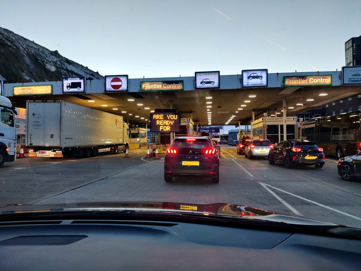 Free flowing at Dover this morning with very efficient border checks. Thanks 🇨🇵, and @Irish_Ferries for being so helpful!