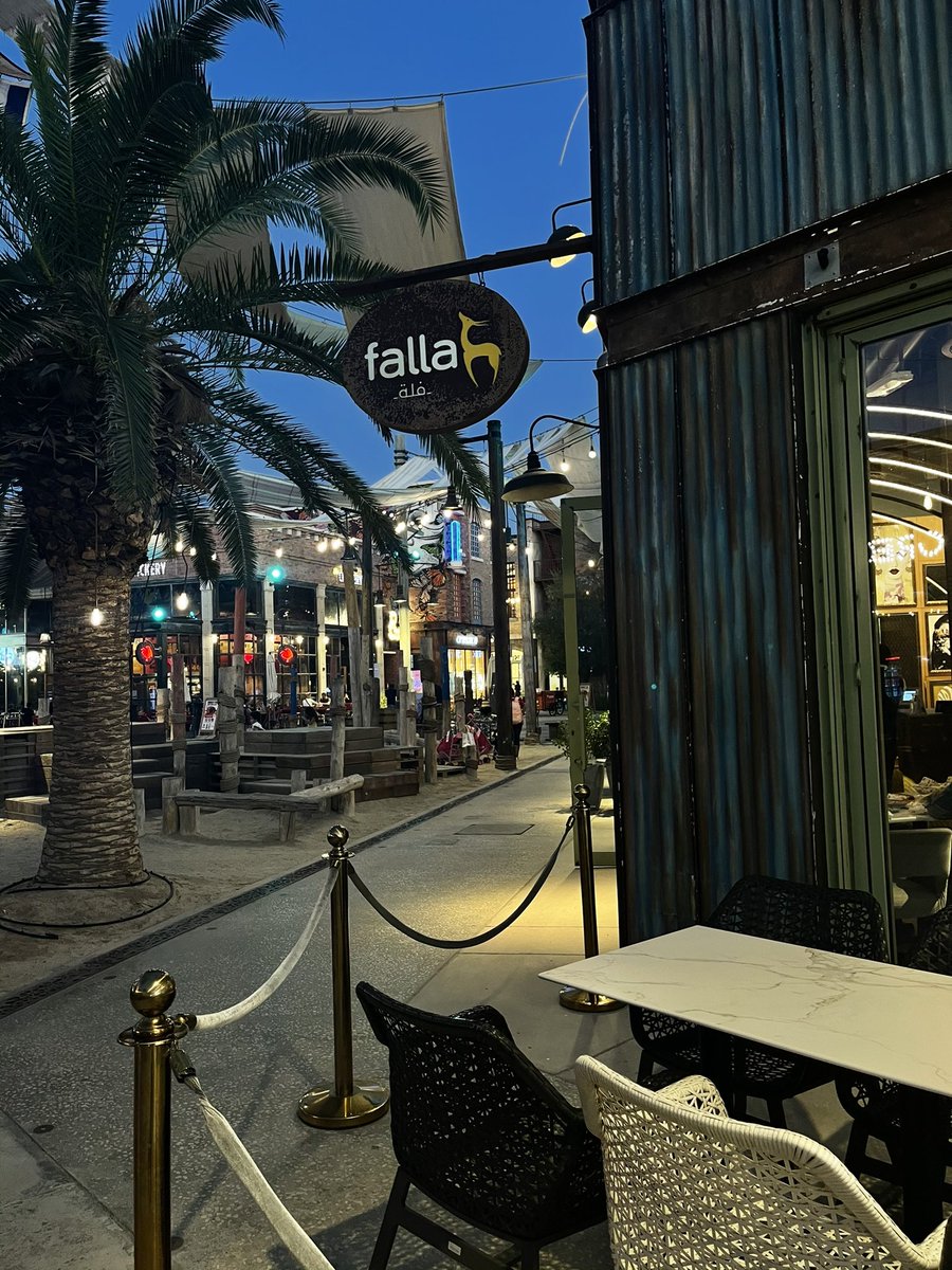 besh0700's tweet photo. #Dubai https://t.co/2uHYh3V3KO