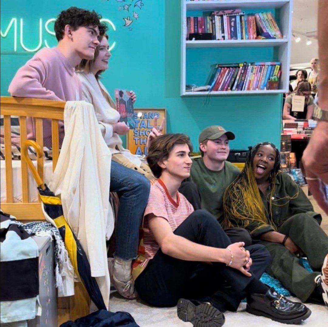 hourlybash's tweet image. 