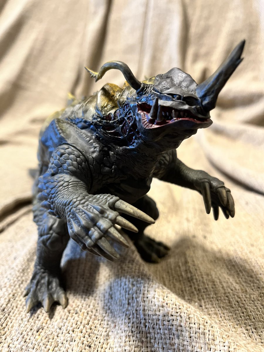 エクスプラス　ネロンガ　改造リペイント完成品 還暦ボーイのソフビ改造／リペイント 「透明怪獣ネロンガ」 - YouTube