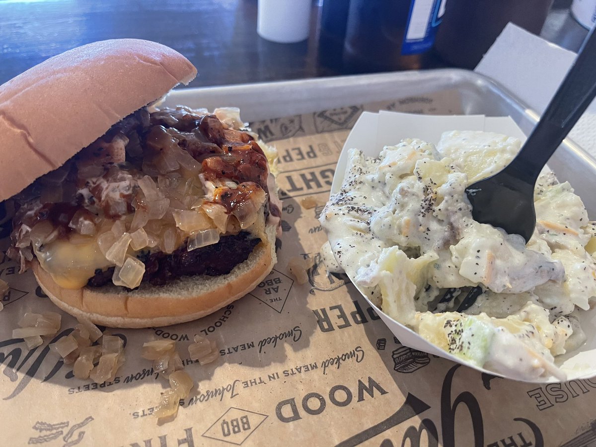 razorback_mikep's tweet image. Brisket burger at Wright’s BBQ. Damn good!  #wrightsbbq