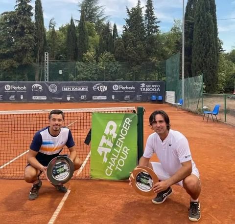 Not_Esportivas's tweet photo. ATP Challenger!
Parabéns aos duplistas campeões, o equatoriano @diegohidalgoEC (🇪🇨) e o colombiano Cristian Rodriguez (🇨🇴) que conquistaram o @ATPChallenger de Trieste na Itália.
#ATPChallenger #tennis #Trieste #EcoFVG #iosonofriuliveneziagiulia #DiegoHidalgo #CristianRodriguez https://t.co/SJvOO0N5Ek