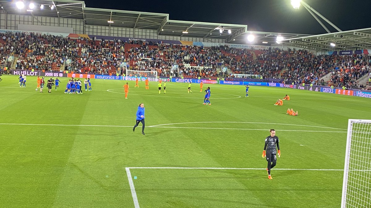 Scenes… #NEDFRA #NED #FRA #WEURO2022 #womensfootball what a game!!