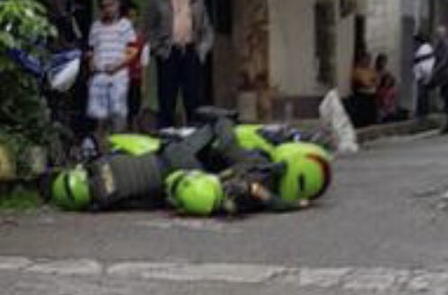 BernardoAGuerra's tweet photo. Duele muerte de otros dos uniformados @PoliciaColombia en Yarumal Antioquia @DirectorPolicia @Policiantioquia @mindefensa @infopresidencia y el silencio de varios sectores y autoridades de la sociedad Colombiana empezando @PactoCol @petrogustavo y sus aliados. https://t.co/svf1Pxzav5