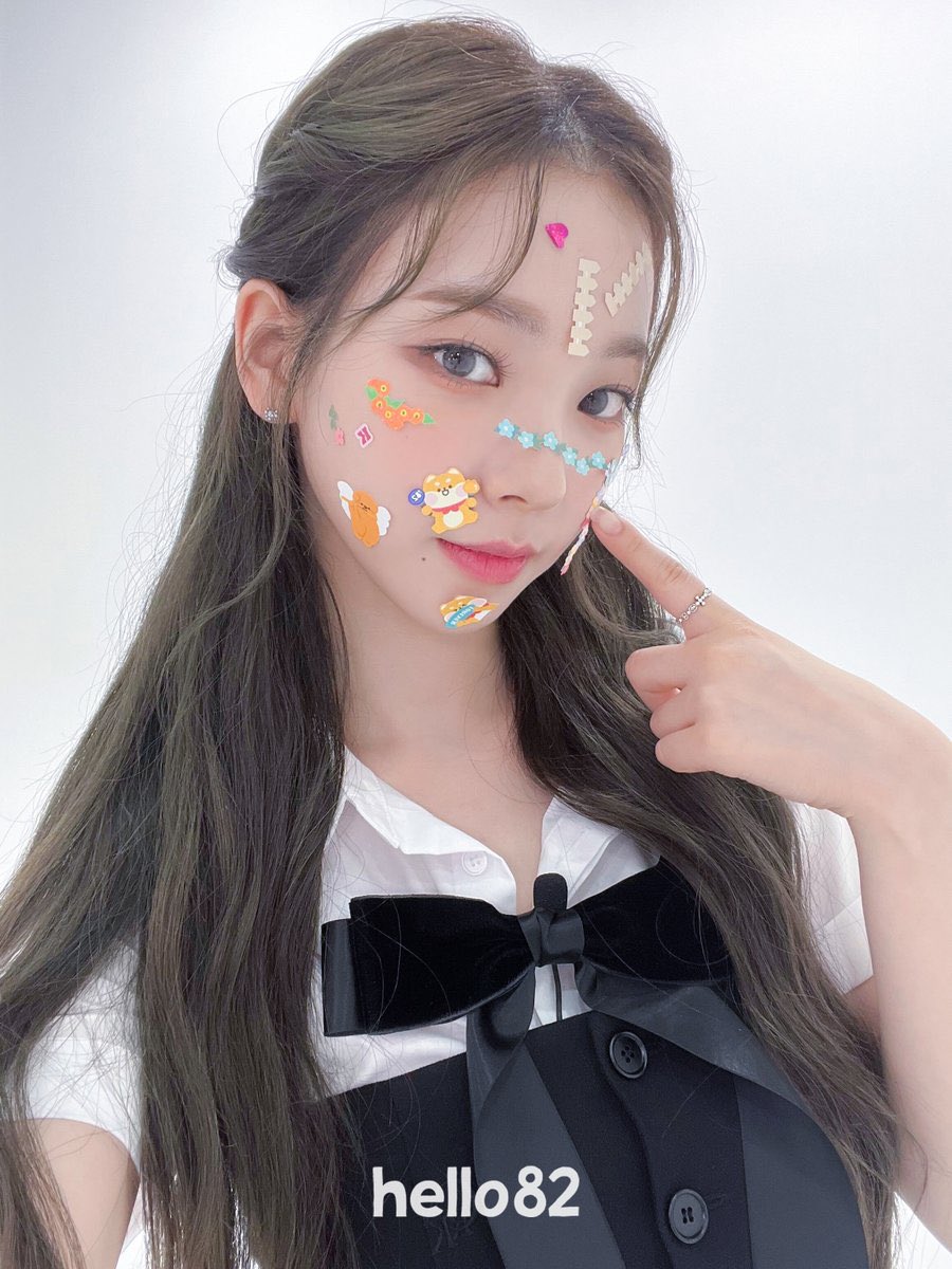 eunwifu's tweet photo. 🍞 |  this or that selca ver.
        cr: @isforyjm 

에스파 카리나 #KARINA #카리나 #aespa #에스파 @aespa_official https://t.co/PhkvjYc8F2