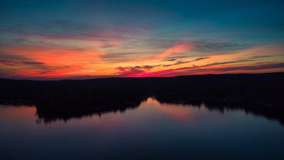 Ian_Bethune's tweet photo. Secondary #sunset over Lake Williams in Lebanon, CT (approximately 8:36 PM) #djimini2 #dji #dronephotography #dronesunsets https://t.co/uaWZZeeVxC