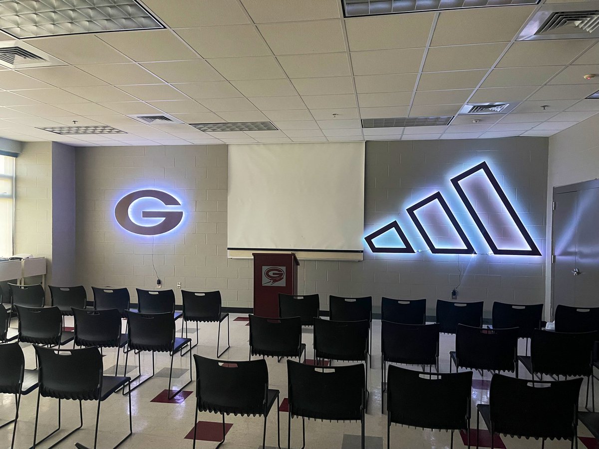 New meeting room additions🚀

#HailTheDale #ThreeStripe