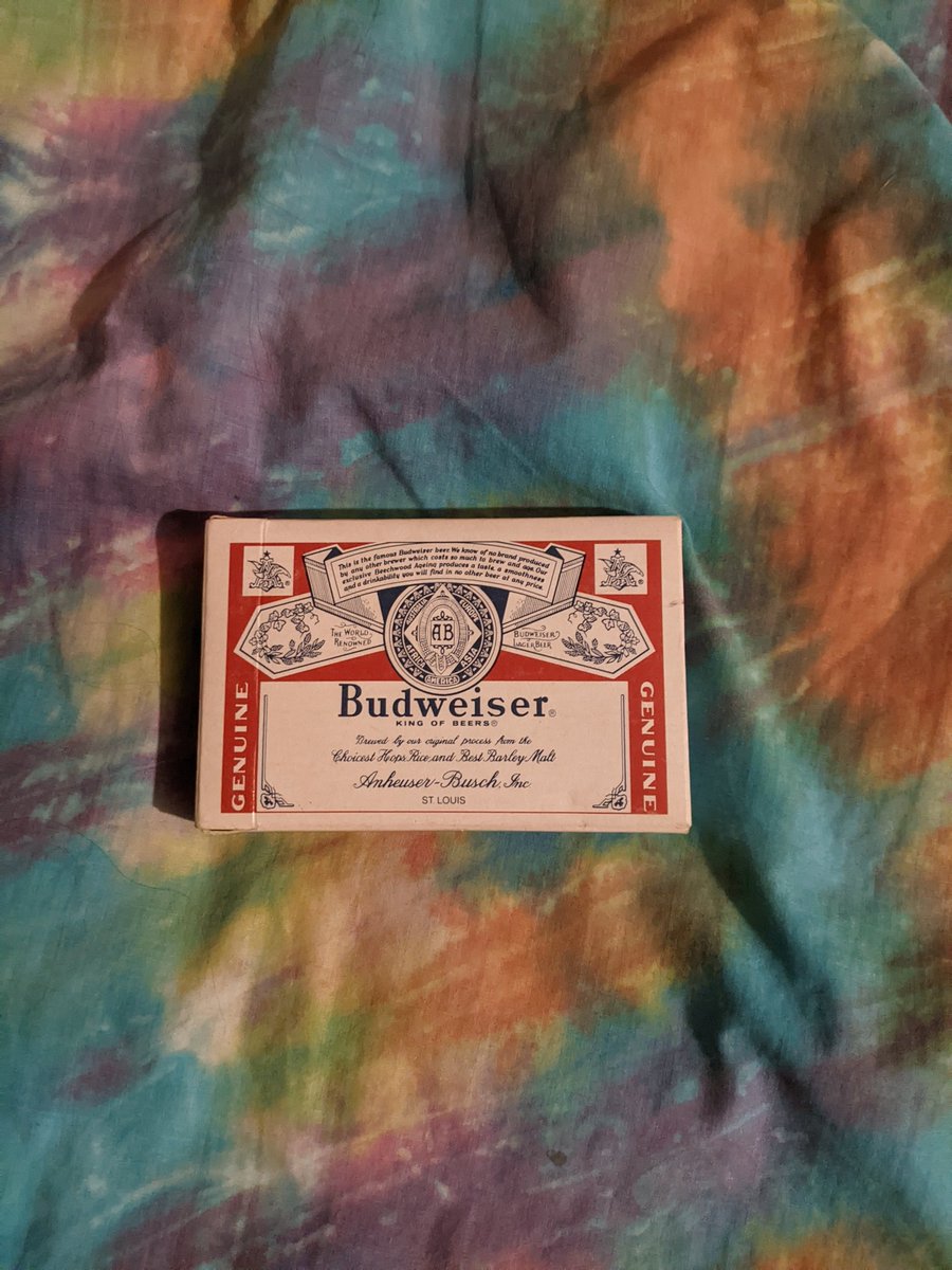 Vapinghippie's tweet image. Hey @budweiserusa this is an old deck of cards! 👀😏👍 Just saying! #oldfartsclub #oldguystuff