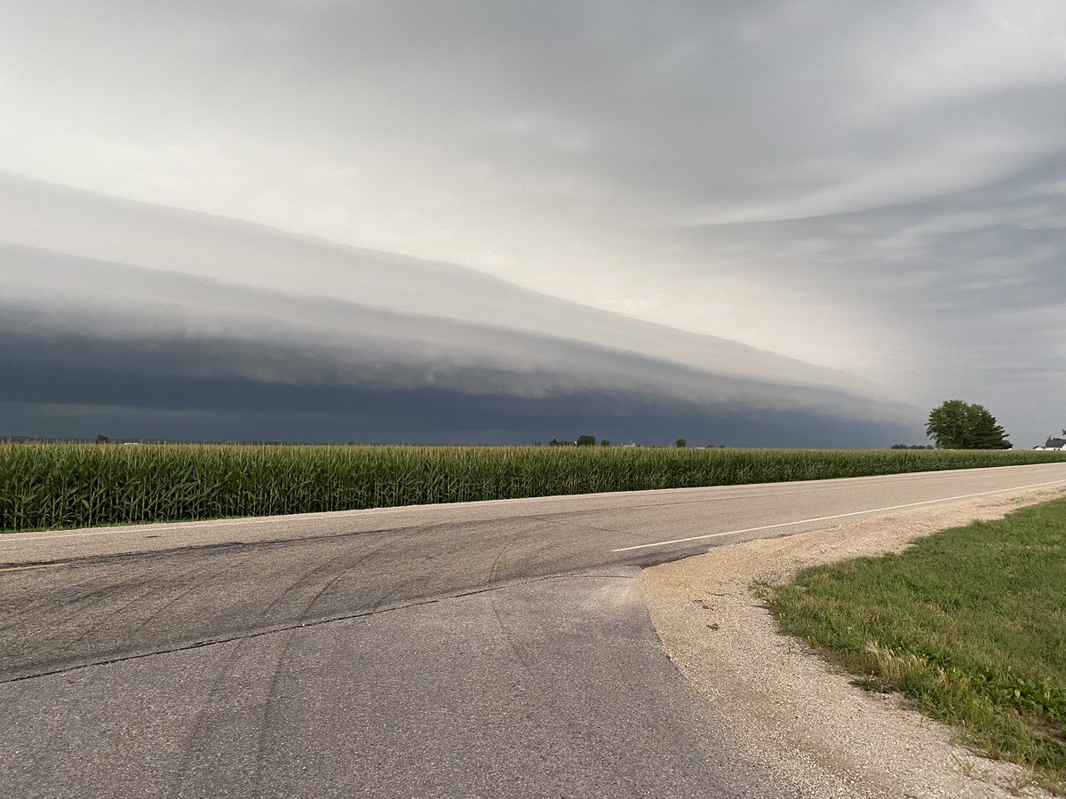 IntoTheStorm815's tweet photo. Nice Shelf rolling through the Janesville area #wiwx https://t.co/8qcmZ6cir1