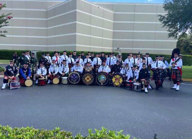 dora_pipes's tweet photo. Today, along with several other bands, the #cityofmountdorapipeband  participated in the funeral of Apopka Firefighter Austin Duran who died in the line of duty. #mountdora #cityofmountdora #cityofapopka https://t.co/KXSB8PS8Pa