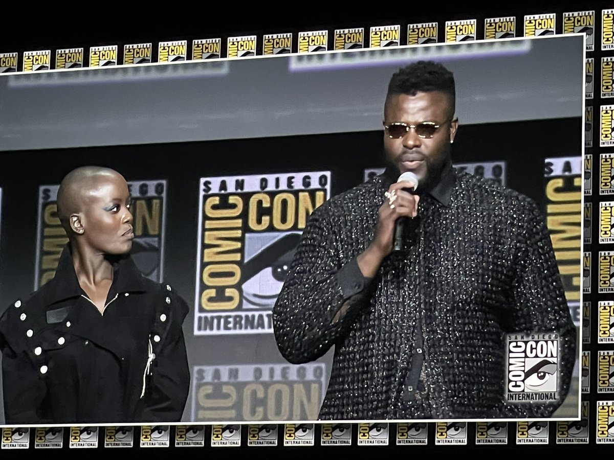 Winston Duke getting the crowd hyped with the M’baku chant #BlackPantherWakandaForever #MarvelSDCC