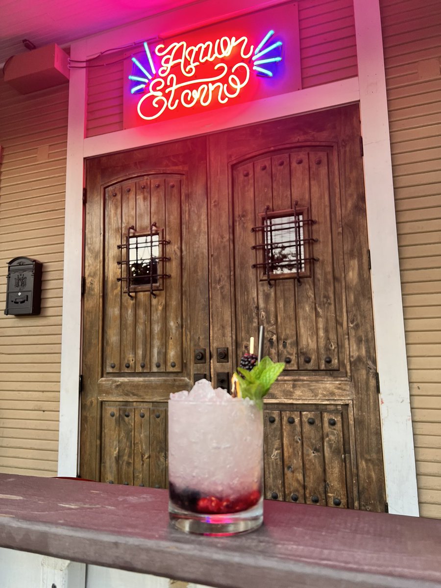 This is bramble on the <a href="/amoreterno_sa/">AmorEterno_SA</a> porch drinking weather